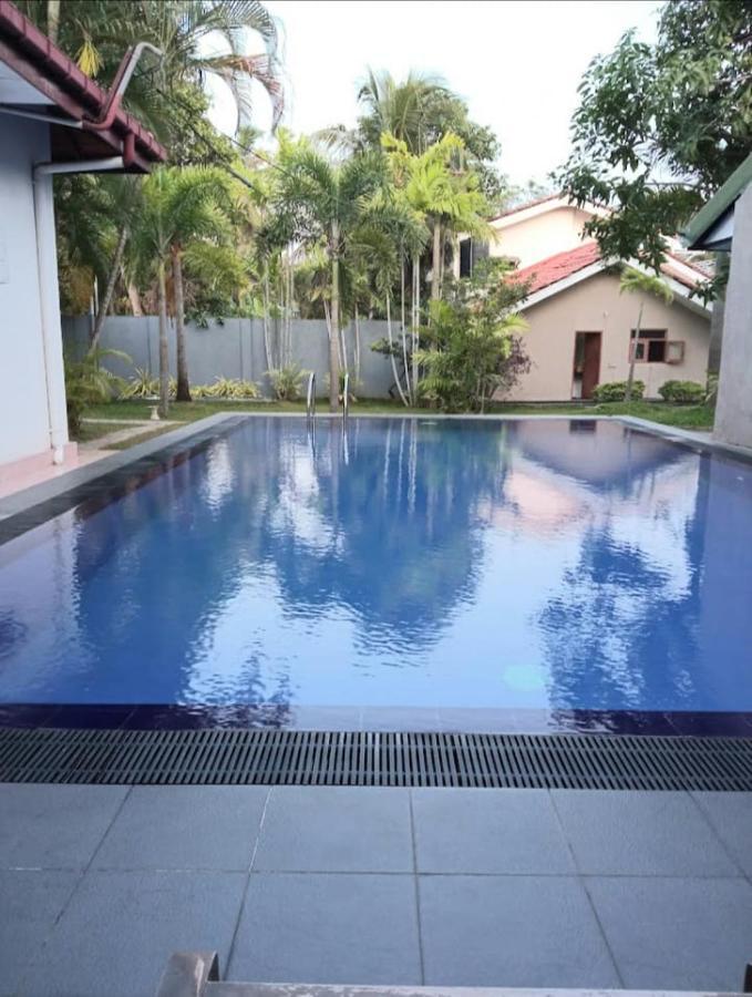 Blue Bell Hotel Negombo Esterno foto