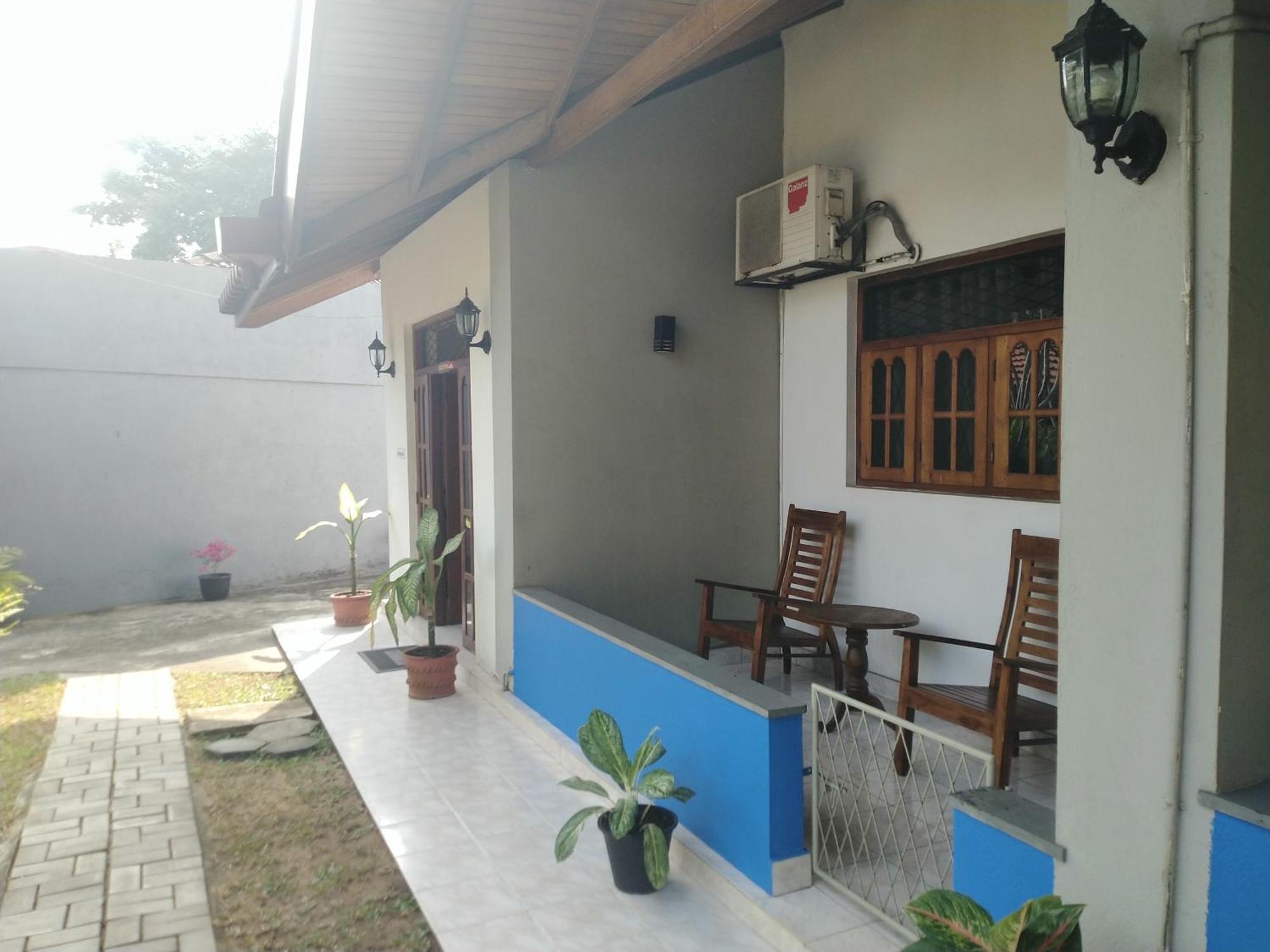 Blue Bell Hotel Negombo Esterno foto