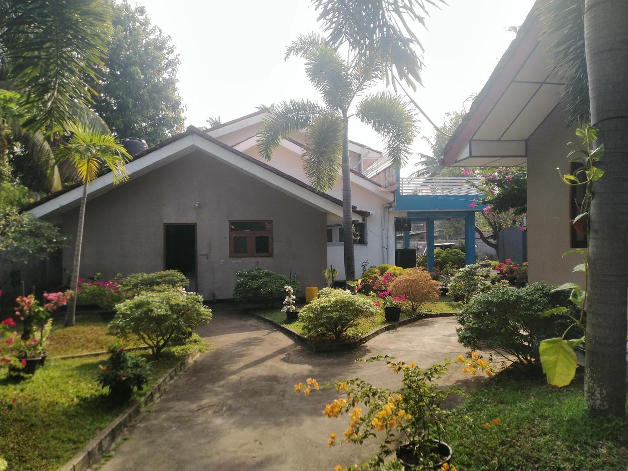 Blue Bell Hotel Negombo Esterno foto