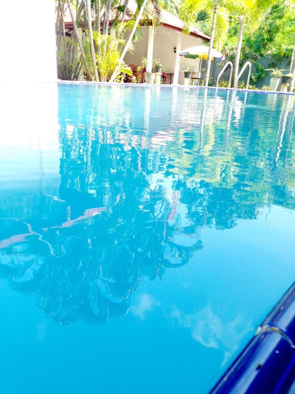 Blue Bell Hotel Negombo Esterno foto