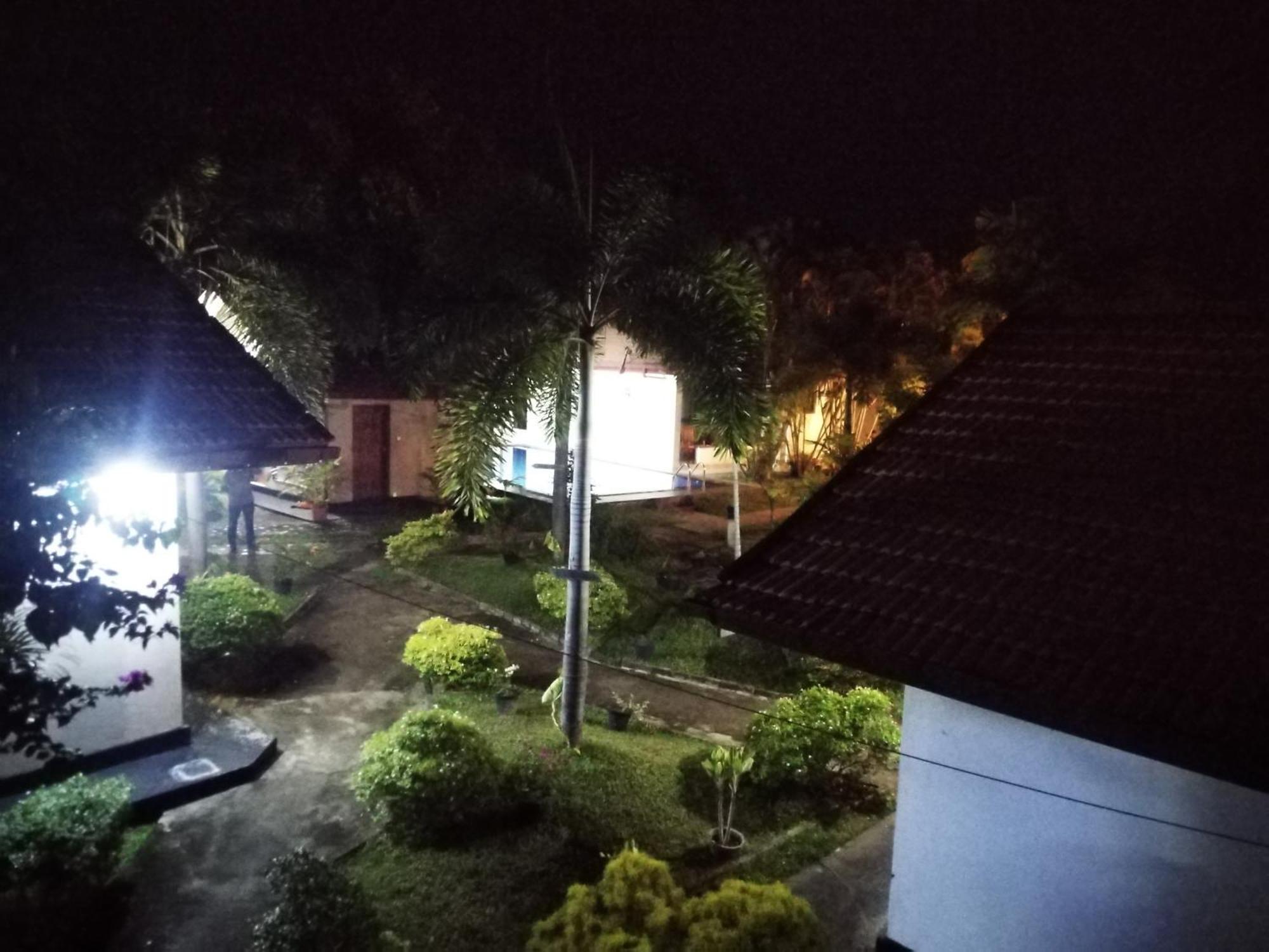 Blue Bell Hotel Negombo Esterno foto