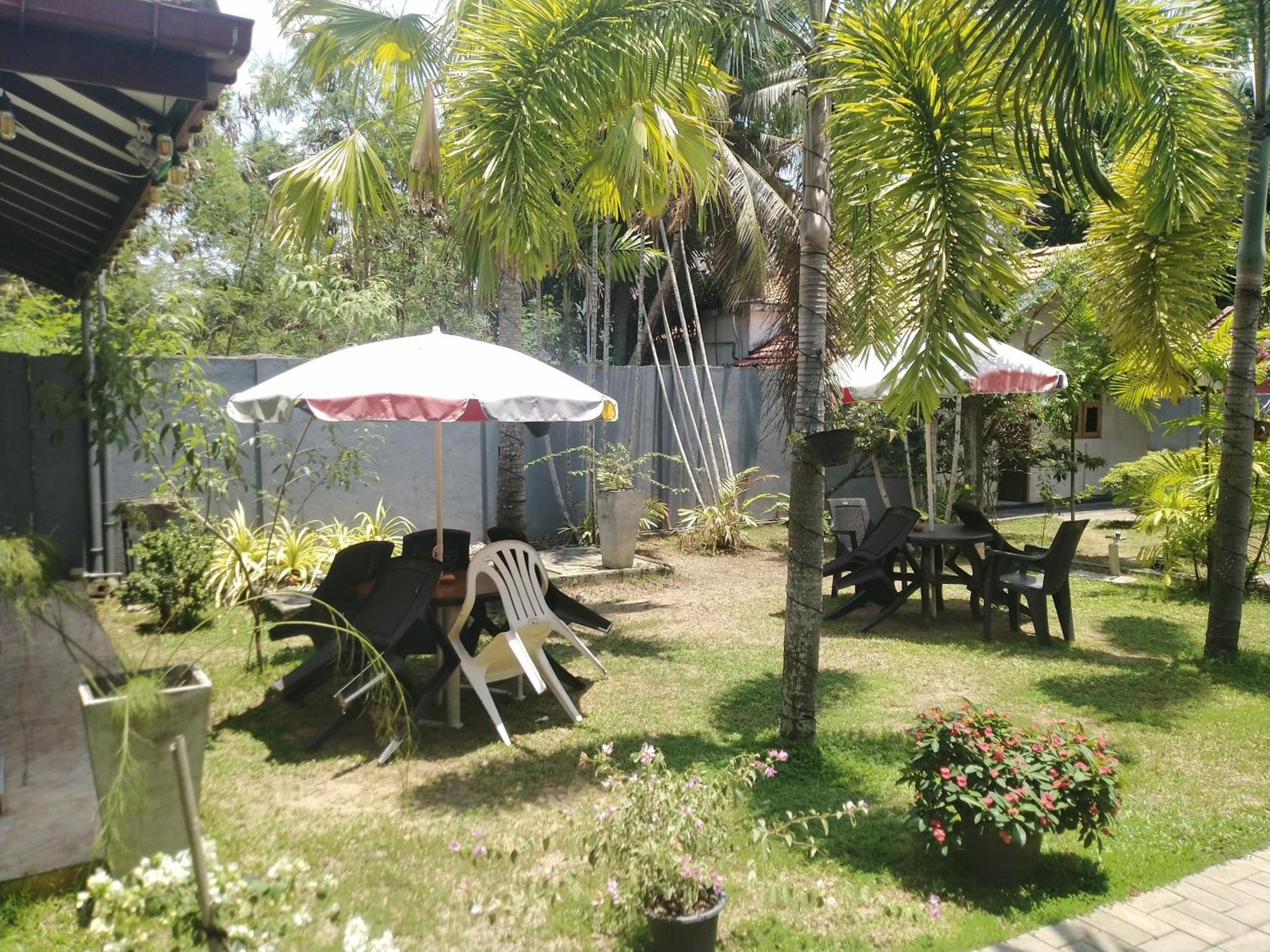 Blue Bell Hotel Negombo Esterno foto