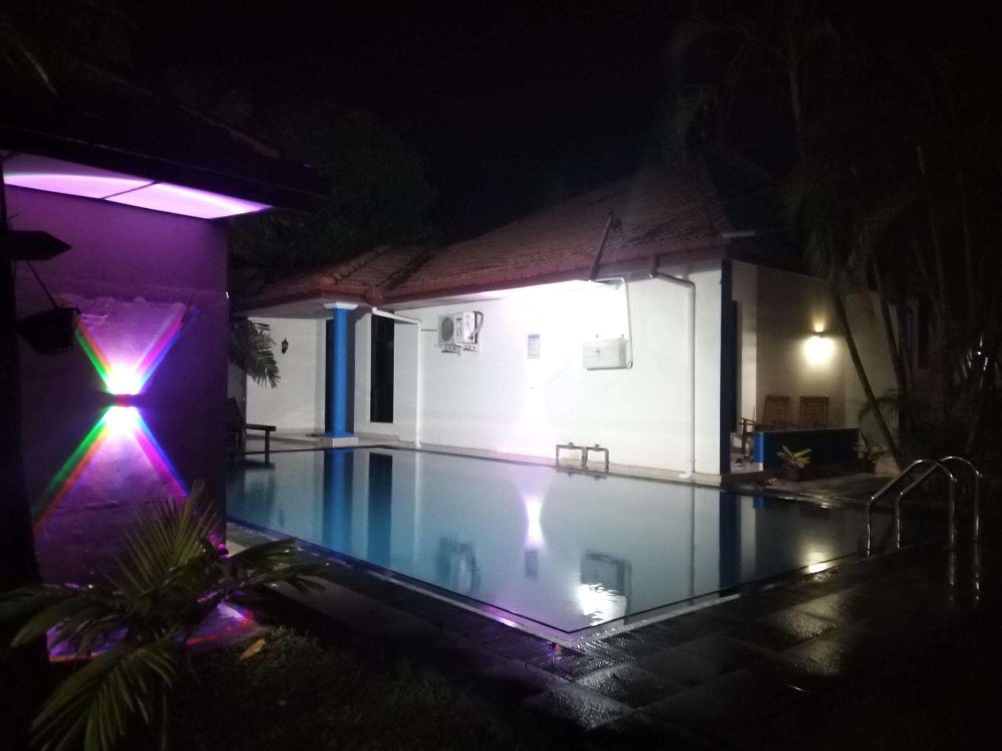 Blue Bell Hotel Negombo Esterno foto