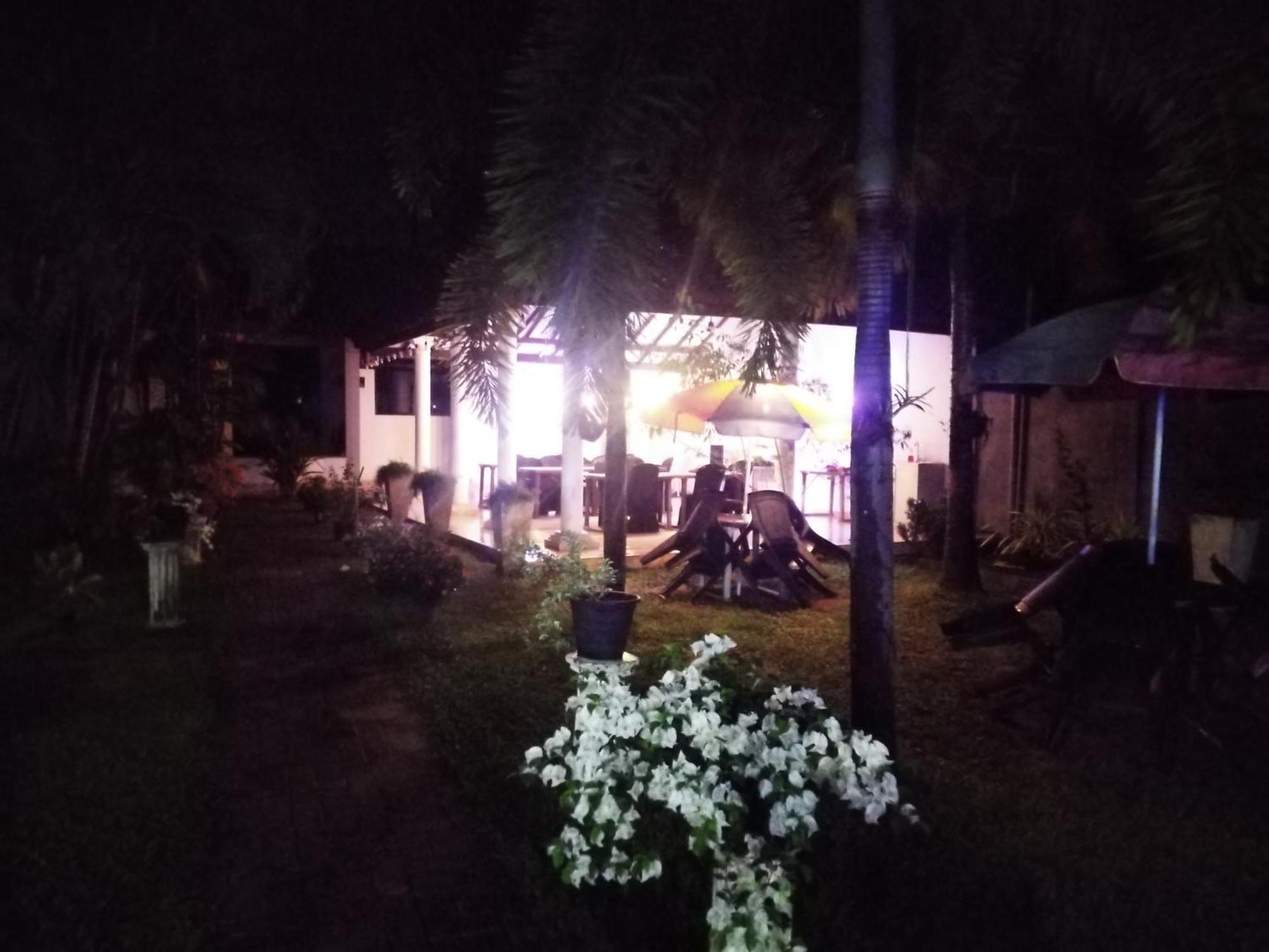 Blue Bell Hotel Negombo Esterno foto